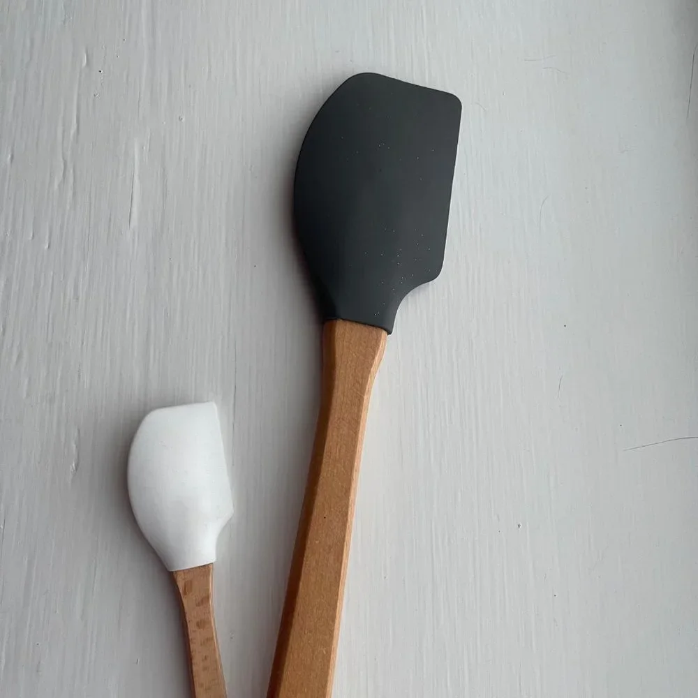 New Creep It Real and Skull Set of 2 Silicone Spatulas the Bake Shop